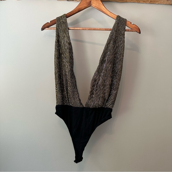 Superdown | Niko Deep V Bodysuit - Picture 2 of 6